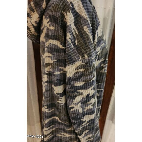 H22  Maurices camouflage sport, hoodie - Picture 7 of 12